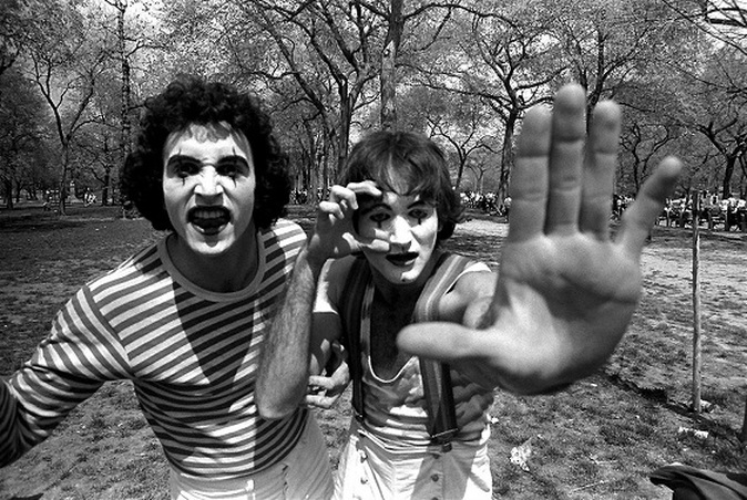 Mimes performing in Central Park